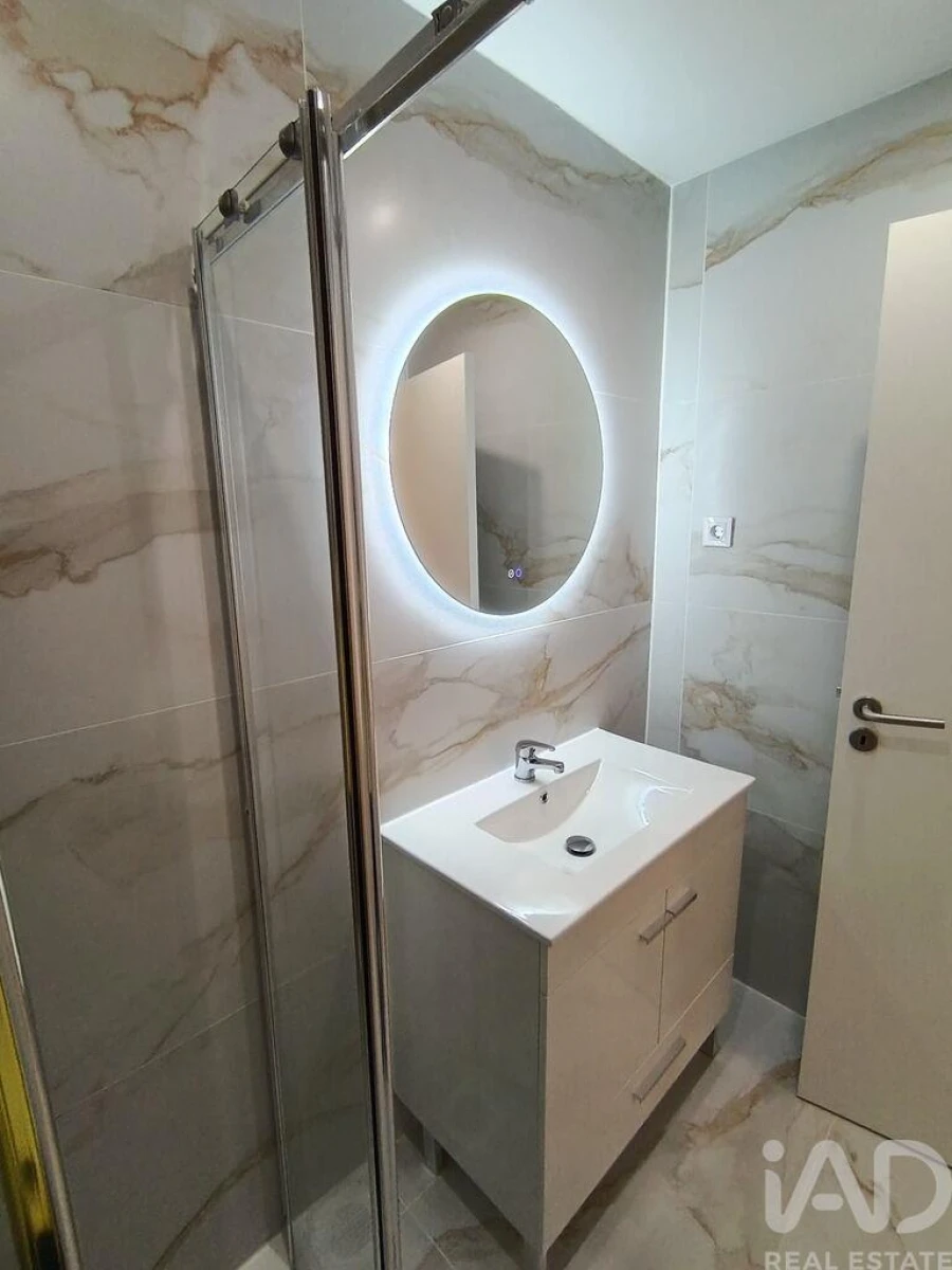 Apartamento T1 para Venda em Sacavém e Prior Velho Foto 18