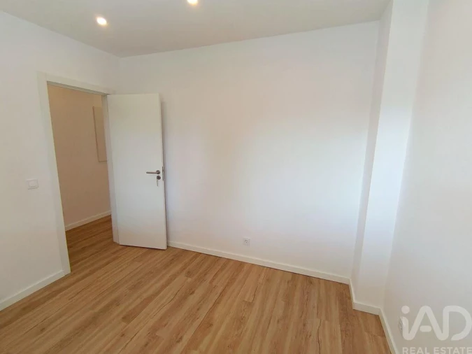 Apartamento T1 para Venda em Sacavém e Prior Velho Foto 16