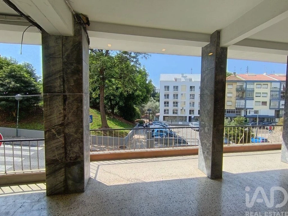 Apartamento T1 para Venda em Sacavém e Prior Velho Foto 20