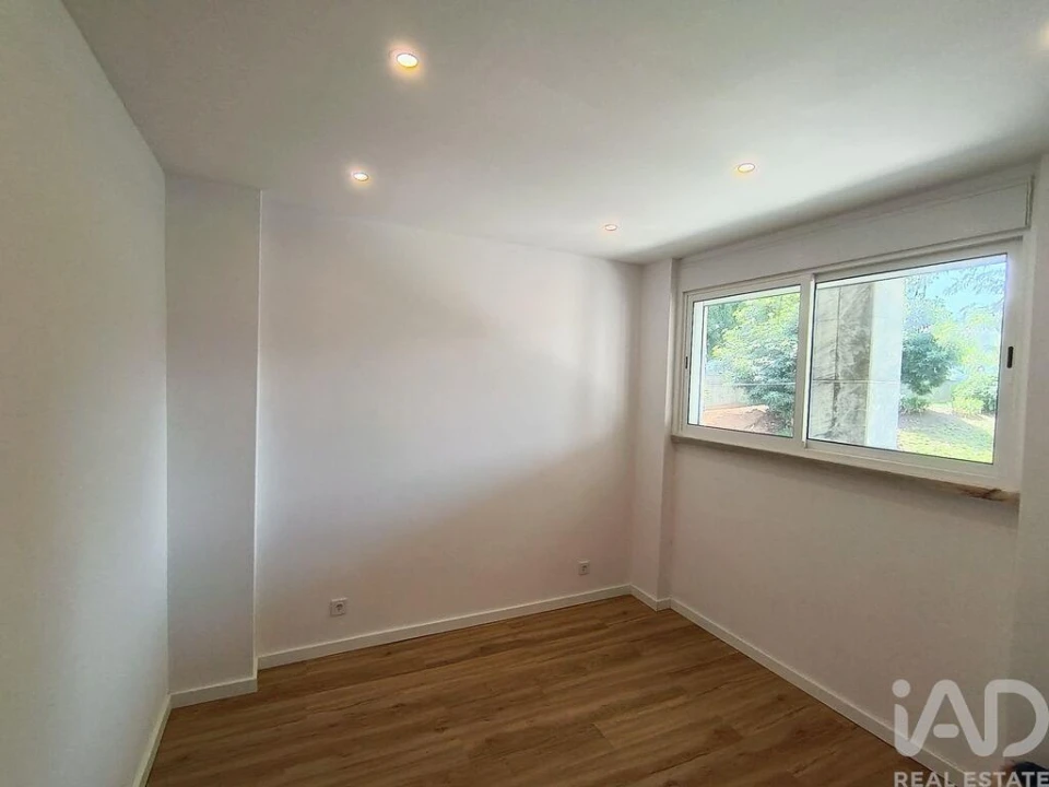 Apartamento T1 para Venda em Sacavém e Prior Velho Foto 15