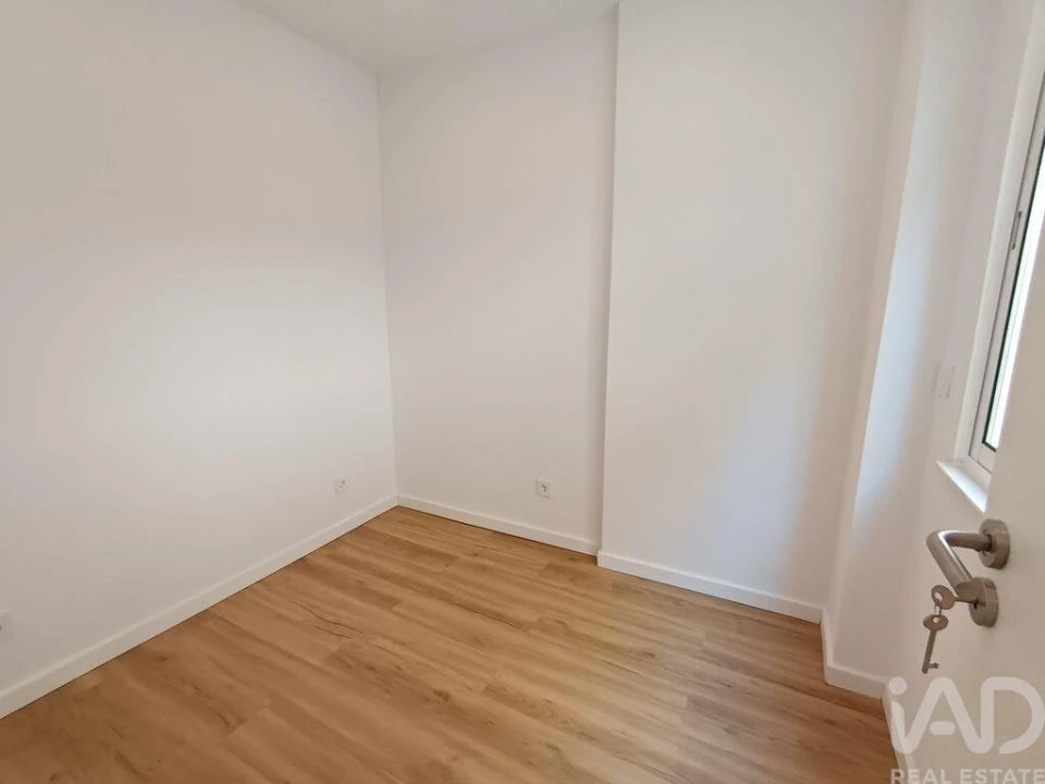 Apartamento T1 para Venda em Sacavém e Prior Velho Foto 14