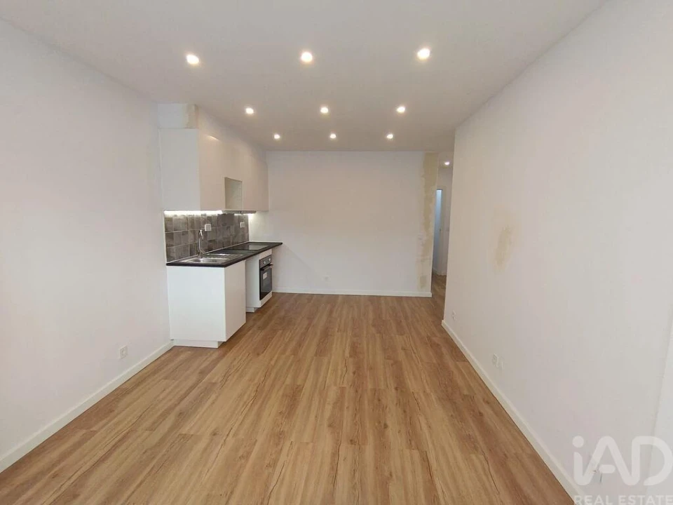 Apartamento T1 para Venda em Sacavém e Prior Velho Foto 4