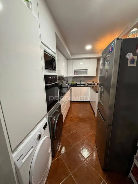 Moradia T4 para Venda em Barbacena e Vila Fernando