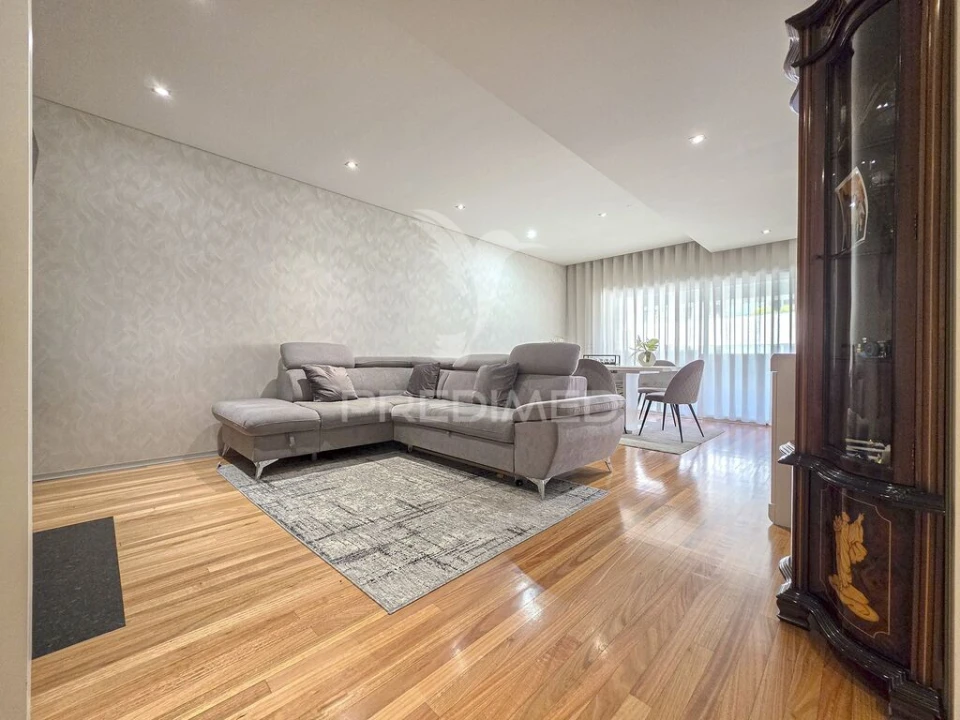 Apartamento T2 para Venda em Urgezes Foto 4