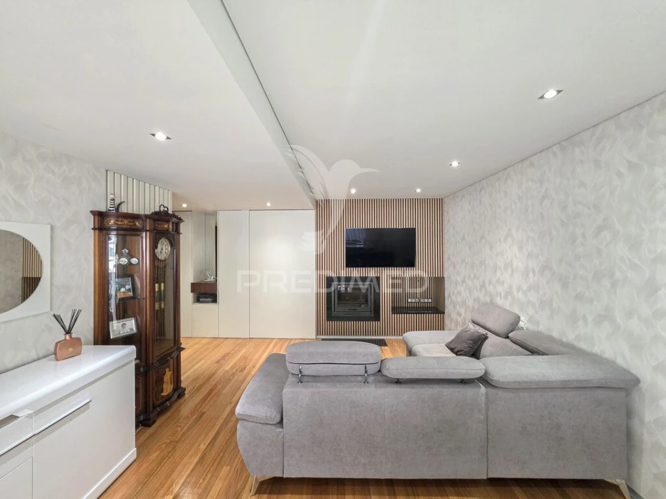 Apartamento T2 para Venda em Urgezes Foto 3