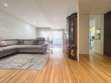 Apartamento T2 para Venda em Urgezes