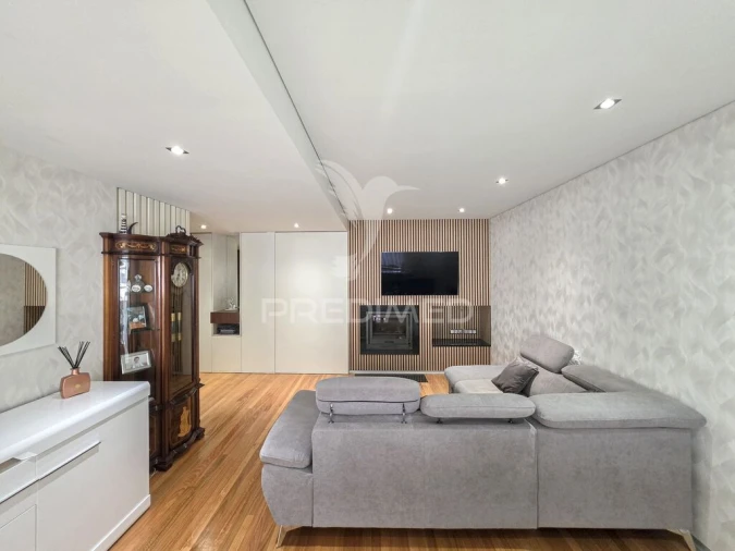 Apartamento T2 para Venda em Urgezes Foto 3