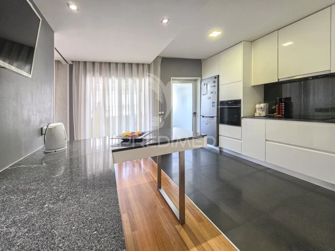 Apartamento T2 para Venda em Urgezes Foto 13