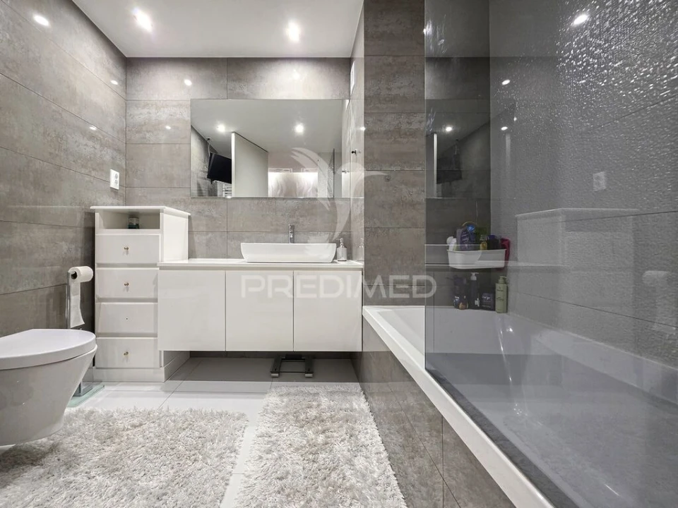 Apartamento T2 para Venda em Urgezes Foto 18