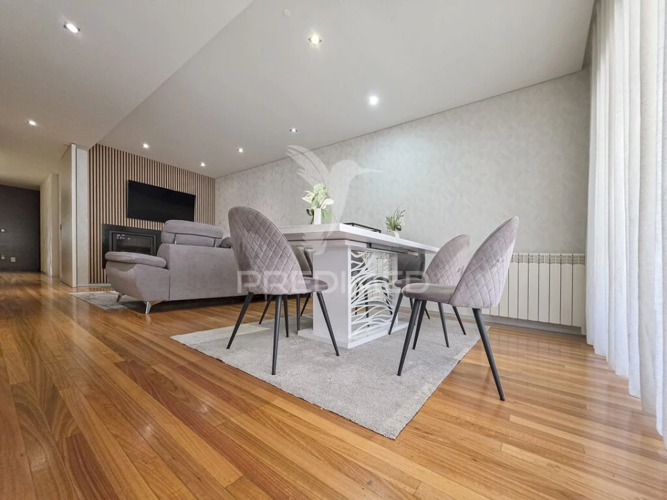 Apartamento T2 para Venda em Urgezes Foto 1
