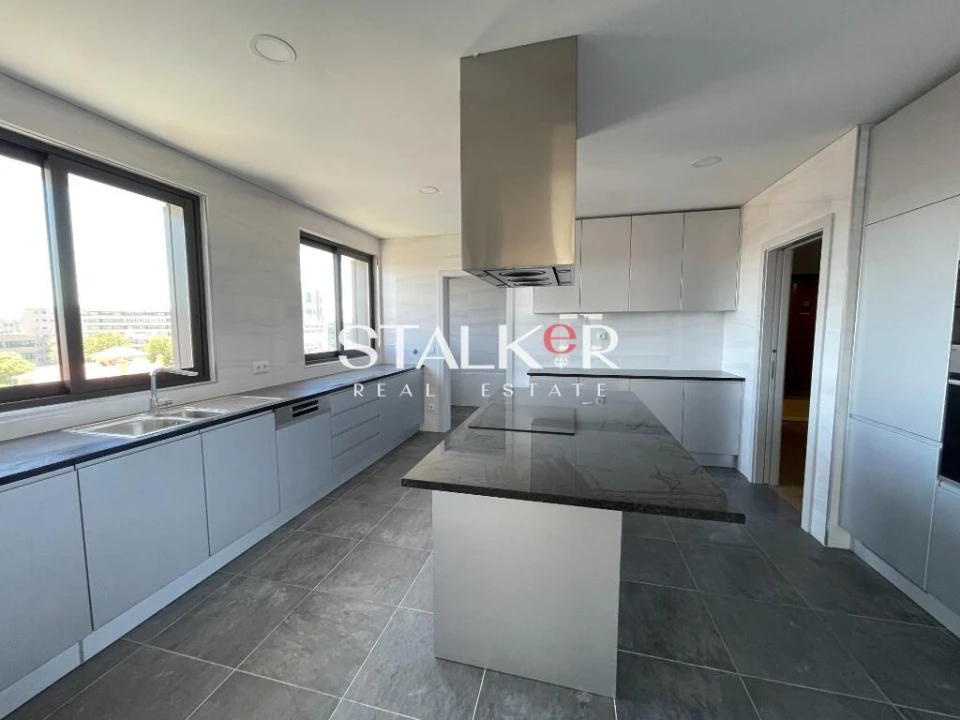Apartamento T4 para Venda em Cedofeita, Santo Ildefonso, Sé, Miragaia, São Nicolau e Vitória Foto 3