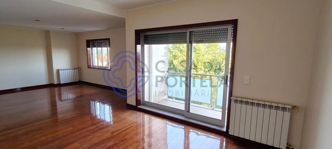 Apartamento T3 para Venda em Castêlo da Maia Foto 2