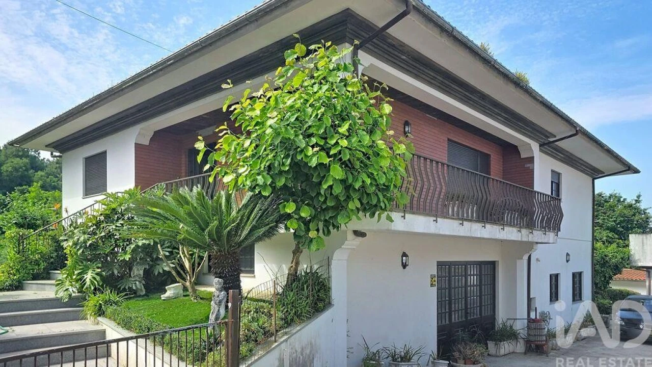 Moradia T4 para Venda em O. Azeméis, Riba-Ul, Ul, Macinhata Seixa, Madail Foto 1