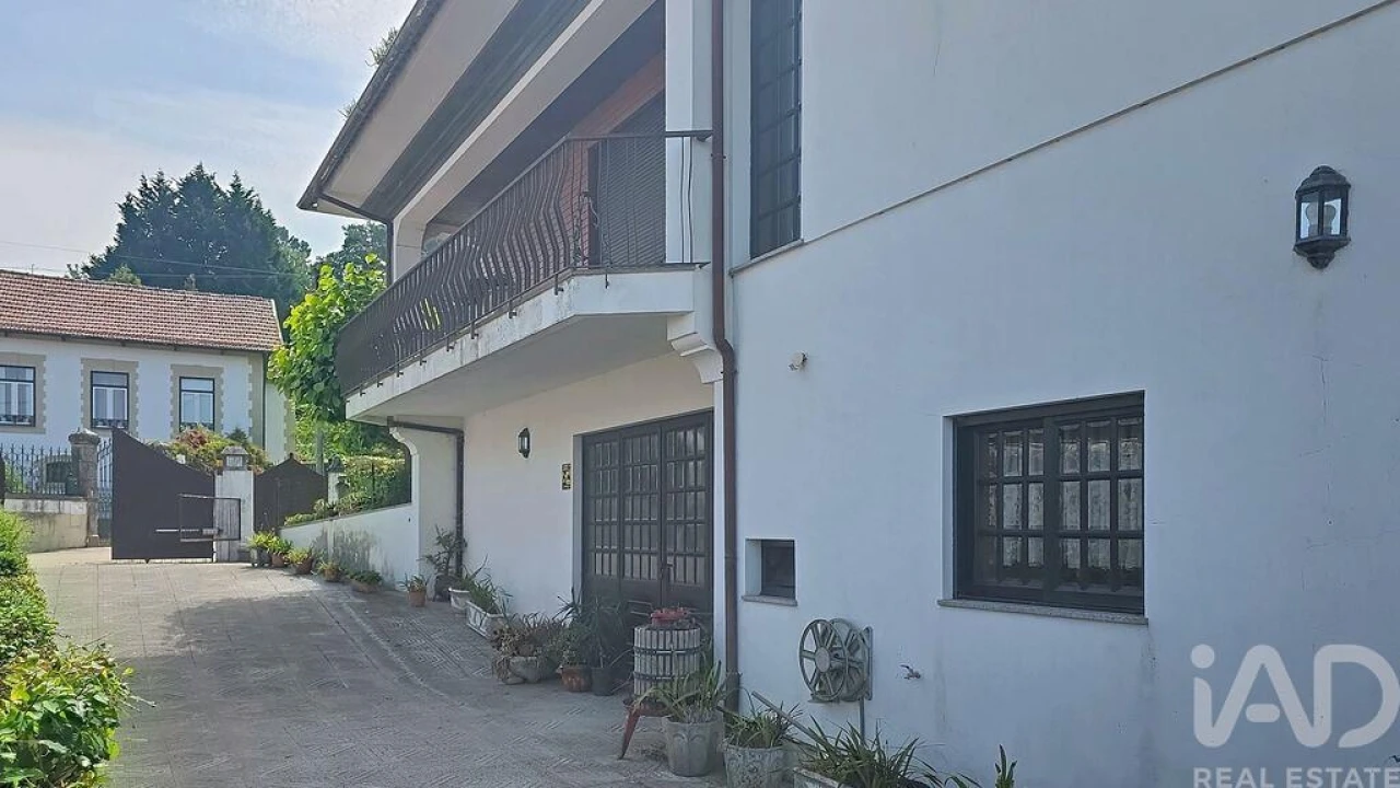Moradia T4 para Venda em O. Azeméis, Riba-Ul, Ul, Macinhata Seixa, Madail Foto 3
