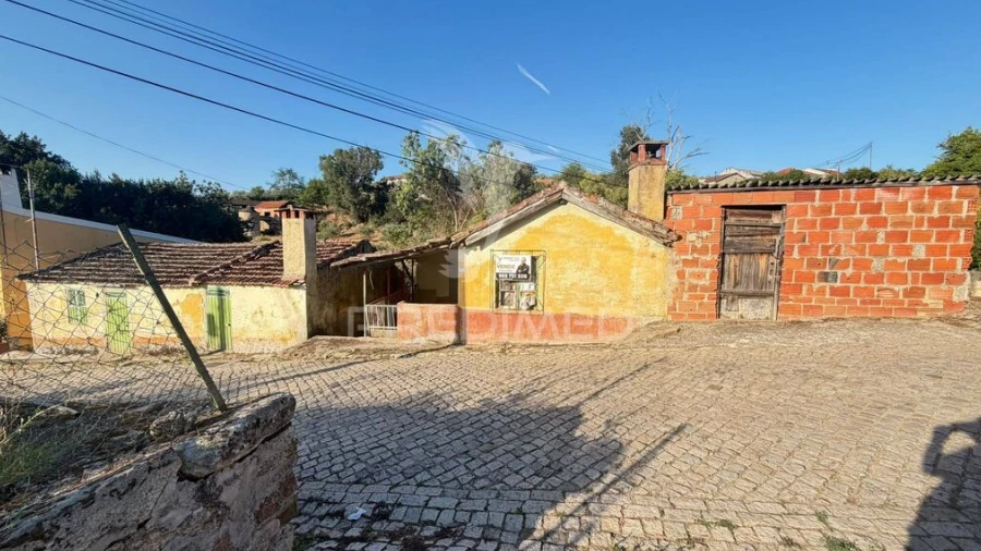 Quinta T6 para Venda em Avantos e Romeu
