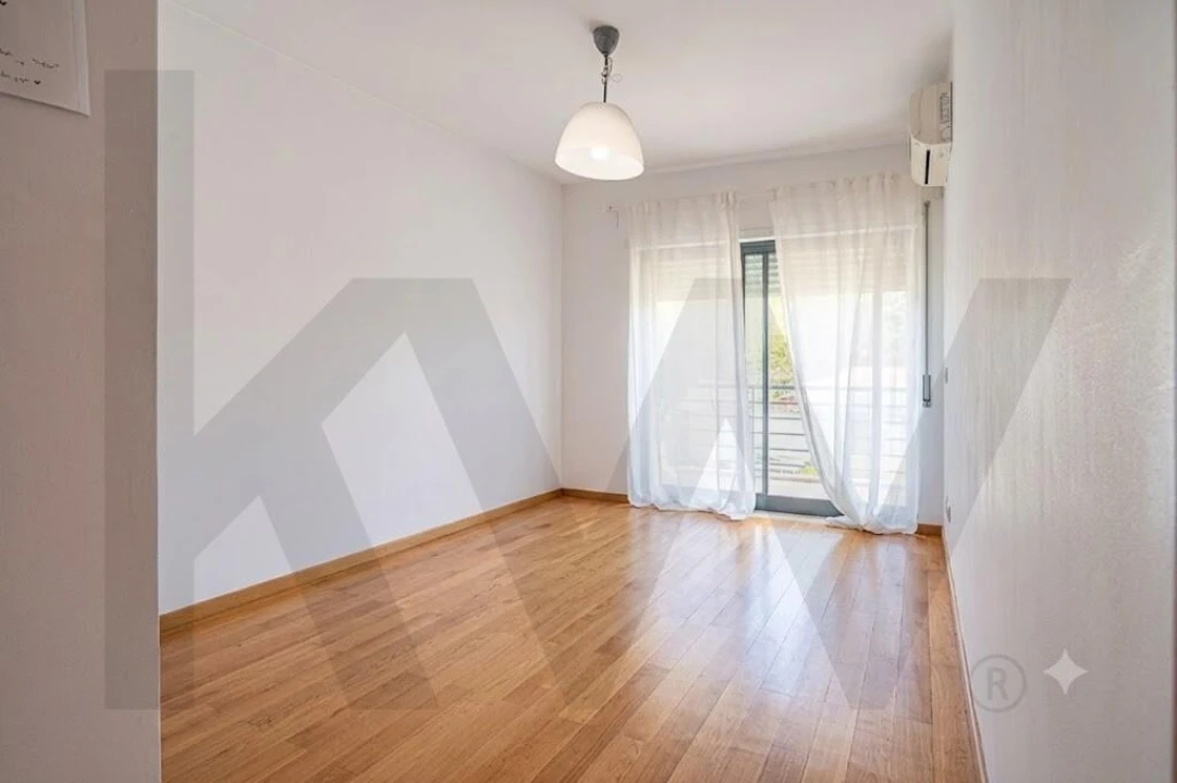 Apartamento T3 para Venda em Carcavelos e Parede Foto 12