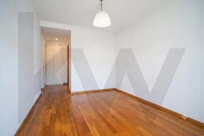 Apartamento T3 para Venda em Carcavelos e Parede
