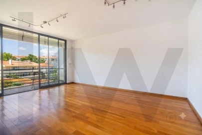 Apartamento T3 para Venda em Carcavelos e Parede