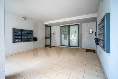 Apartamento T3 para Venda em Carcavelos e Parede