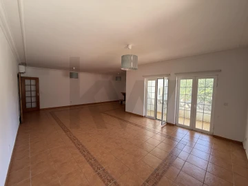 Apartamento T4 para Venda em Agualva e Mira-Sintra