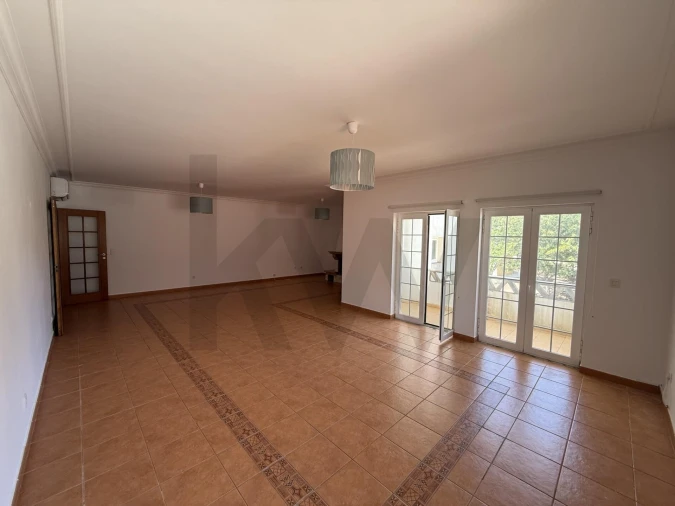 Apartamento T4 para Venda em Agualva e Mira-Sintra Foto 3