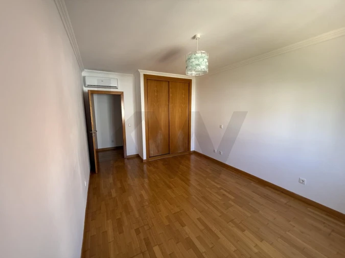 Apartamento T4 para Venda em Agualva e Mira-Sintra Foto 10