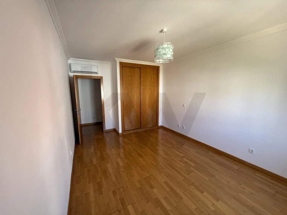 Apartamento T4 para Venda em Agualva e Mira-Sintra Foto 10