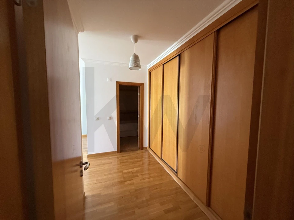 Apartamento T4 para Venda em Agualva e Mira-Sintra Foto 6