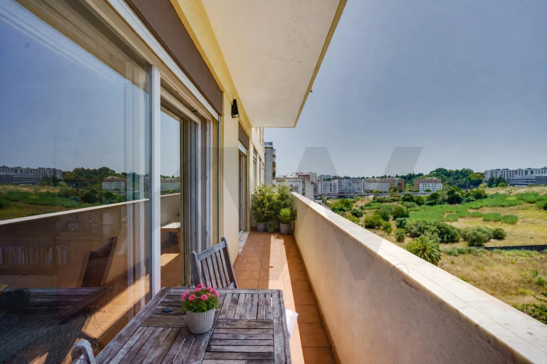 Apartamento T4 para Venda em São Domingos de Benfica Foto 2
