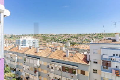 Apartamento T2 para Venda em Póvoa de Santo Adrião e Olival Basto