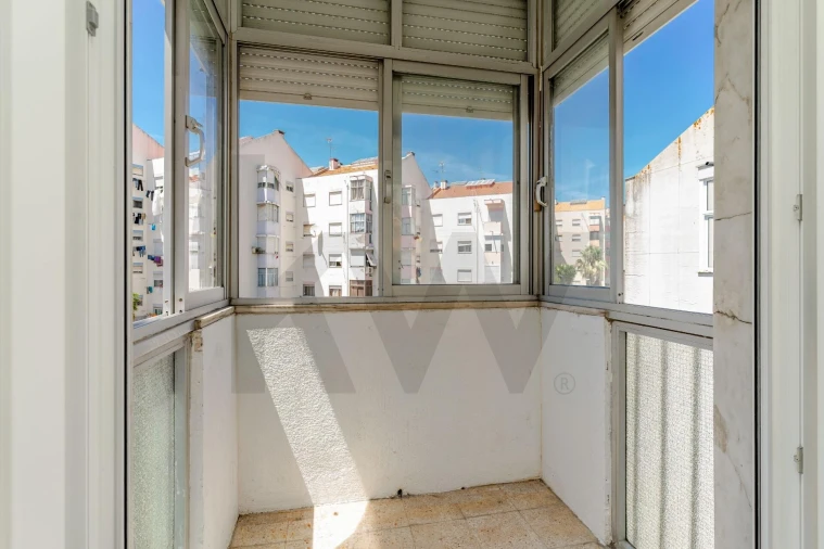 Apartamento T2 para Venda em Póvoa de Santo Adrião e Olival Basto Foto 11