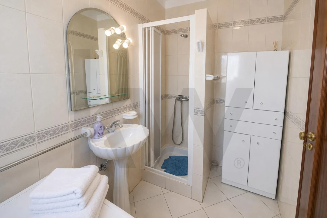 Apartamento T2 para Venda em Quarteira Foto 14