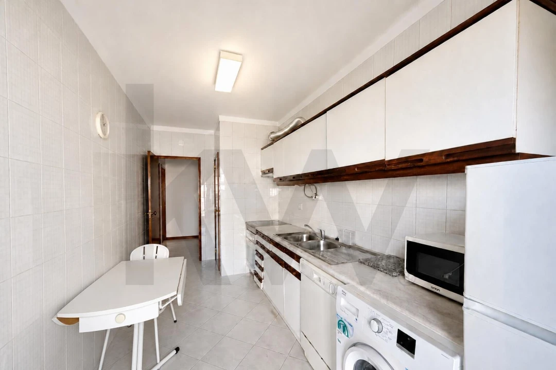 Apartamento T2 para Venda em Quarteira Foto 8