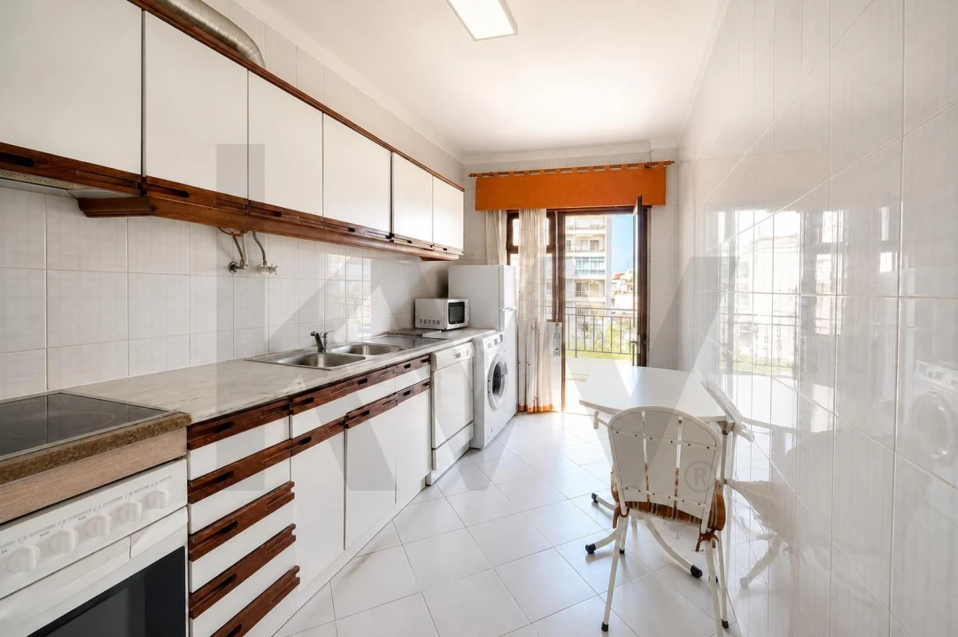Apartamento T2 para Venda em Quarteira Foto 9