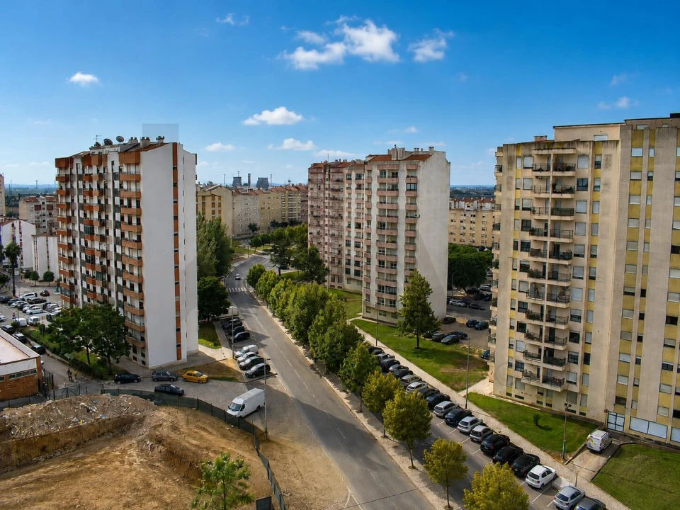 Apartamento T2 para Venda em Carregado e Cadafais Foto 16