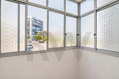 Apartamento T3 para Venda em Laranjeiro e Feijó