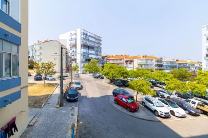 Apartamento T3 para Venda em Laranjeiro e Feijó