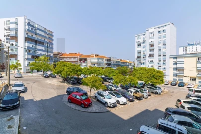 Apartamento T3 para Venda em Laranjeiro e Feijó
