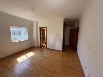Apartamento T3 para Venda em São João das Lampas e Terrugem