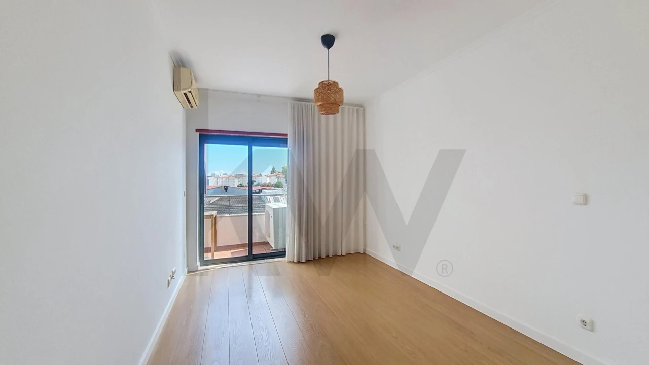 Apartamento T1 para Arrendamento em Olivais Foto 6