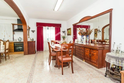 Moradia T4 para Venda em Malagueira e Horta das Figueiras