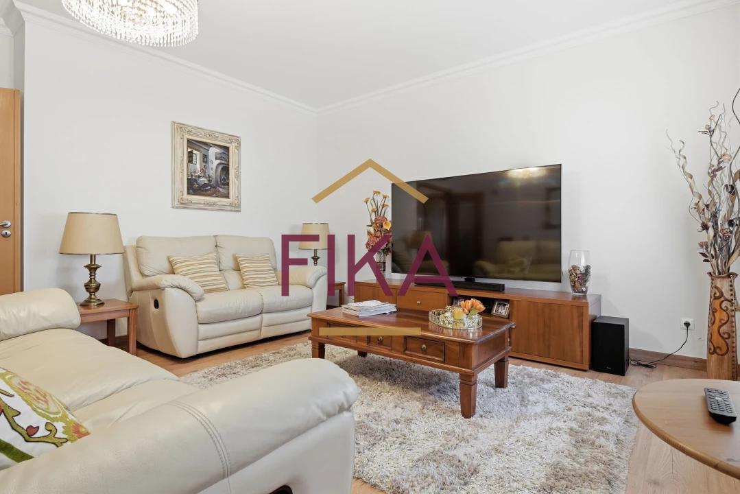 Apartamento T4 para Venda em Seixal, Arrentela e Aldeia de Paio Pires Foto 3