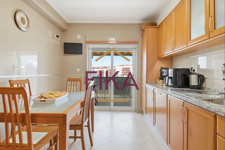 Apartamento T4 para Venda em Seixal, Arrentela e Aldeia de Paio Pires Foto 6