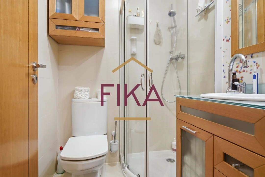 Apartamento T4 para Venda em Seixal, Arrentela e Aldeia de Paio Pires Foto 18
