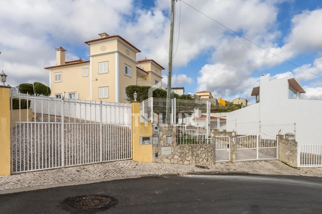 Moradia T4 para Venda em Mafra Foto 1