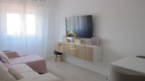 Apartamento T2 para Venda em Santa Iria de Azoia, São João da Talha e Bobadela