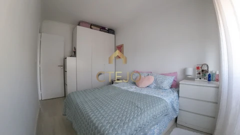 Apartamento T2 para Venda em Santa Iria de Azoia, São João da Talha e Bobadela