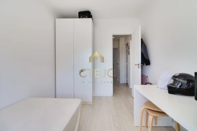 Apartamento T2 para Venda em Santa Iria de Azoia, São João da Talha e Bobadela