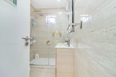 Apartamento T2 para Venda em Santa Iria de Azoia, São João da Talha e Bobadela