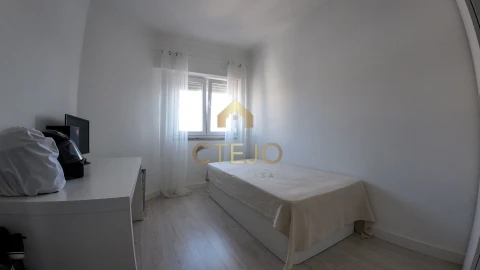 Apartamento T2 para Venda em Santa Iria de Azoia, São João da Talha e Bobadela